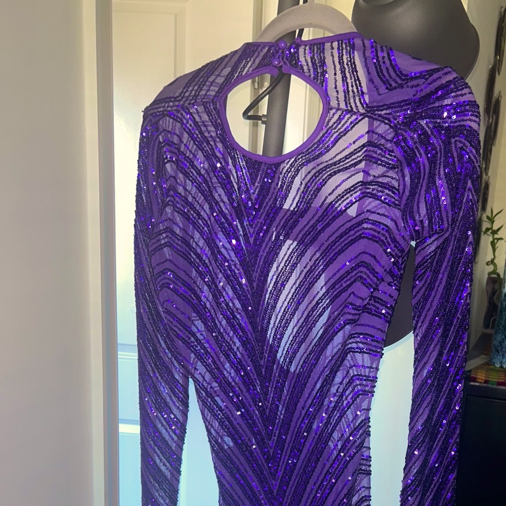 Lynira Label Back partially out/partially mesh material